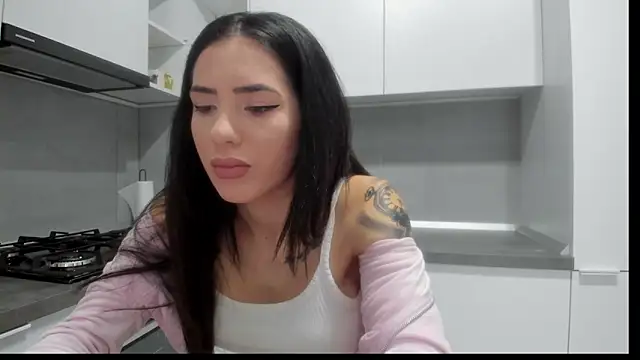 Snapshot of Emmapmg chatting on 11.28.25 Emmapmg online show from 11.28.25