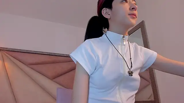 BonnieCute  online show from 11.17.25