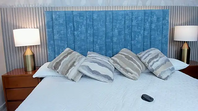 Ivi Akina online show from 11.08.25