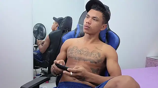 Snapshot of scarce_candy69 chatting on 11.25.25 scarce candy69 online show from 11.25.25