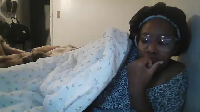 Snapshot of madamsensuale chatting on 12.08.24 madamsensuale online show from 12.08.24