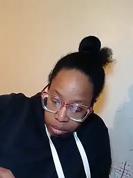 Snapshot of madamsensuale chatting on 02.25.25 madamsensuale online show from 02.25.25