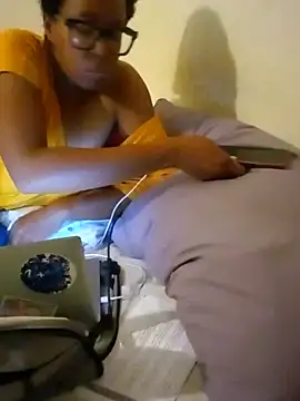 Snapshot of madamsensuale chatting on 11.02.25 madamsensuale online show from 11.02.25