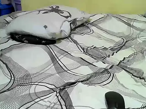 Snapshot of Quincy_joyy chatting on 11.30.25 Quincy joyy online show from 11.30.25