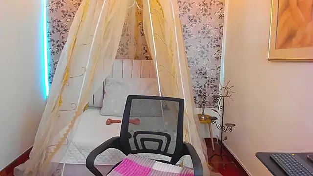 agatha rusell  online show from 02.20.25