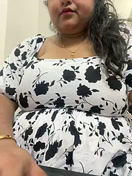 smile pretty online show from 02.20.25