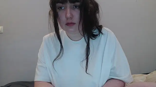 Lynylou online show from 04.07.26