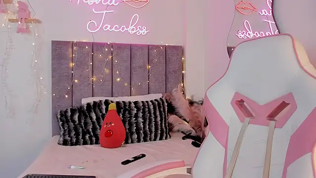 Snapshot of jacobss_gh chatting on 11.25.25 jacobss gh online show from 11.25.25