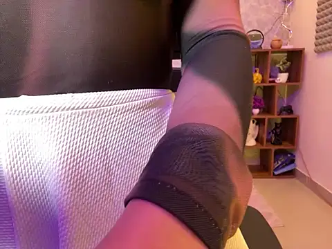 Snapshot of MidnightFlame chatting on 02.05.25 MidnightFlame online show from 02.05.25