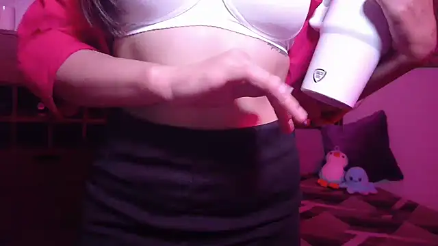 Snapshot of MidnightFlame chatting on 10.28.25 MidnightFlame online show from 10.28.25