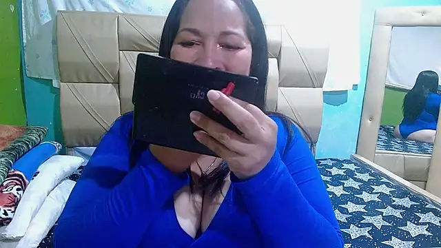 Stefanny Taylor  online show from 10.25.25