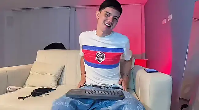 Snapshot of bastia_noooo chatting on 12.12.24 bastia noooo online show from 12.12.24