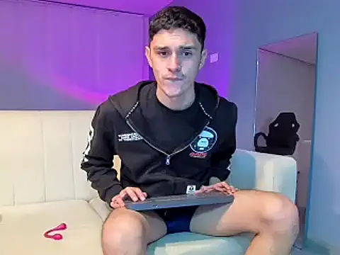 Snapshot of bastia_noooo chatting on 12.28.24 bastia noooo online show from 12.28.24