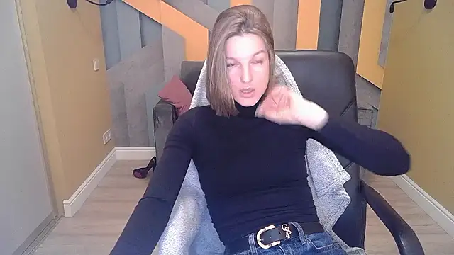 Snapshot of EmilyWalkeri chatting on 12.08.24 EmilyWalkeri online show from 12.08.24
