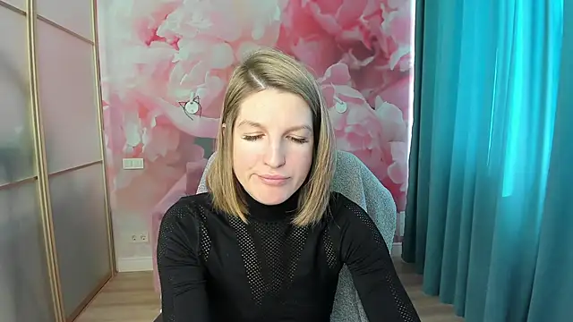 Snapshot of EmilyWalkeri chatting on 01.05.25 EmilyWalkeri online show from 01.05.25