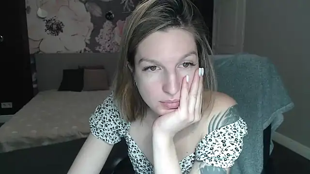 Snapshot of EmilyWalkeri chatting on 01.14.25 EmilyWalkeri online show from 01.14.25