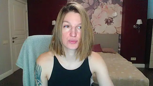 Snapshot of EmilyWalkeri chatting on 01.22.25 EmilyWalkeri online show from 01.22.25