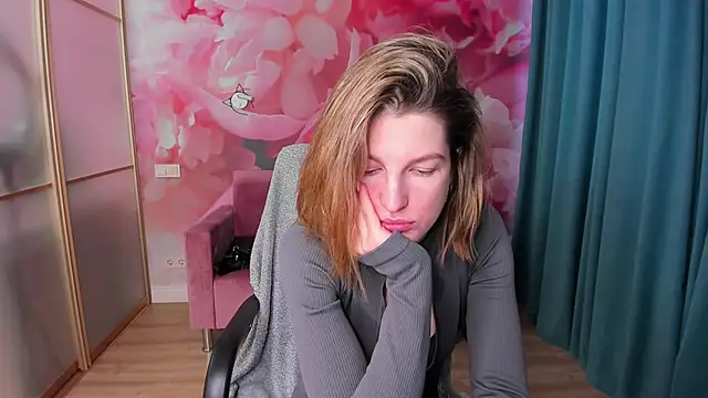 Snapshot of EmilyWalkeri chatting on 01.28.25 EmilyWalkeri online show from 01.28.25