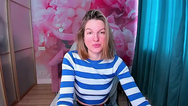 Snapshot of EmilyWalkeri chatting on 02.02.25 EmilyWalkeri online show from 02.02.25