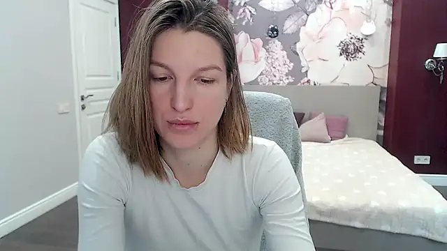 Snapshot of EmilyWalkeri chatting on 02.06.25 EmilyWalkeri online show from 02.06.25
