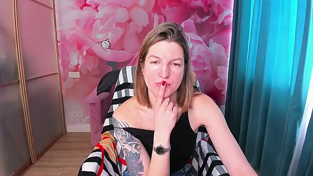 Snapshot of EmilyWalkeri chatting on 02.23.25 EmilyWalkeri online show from 02.23.25