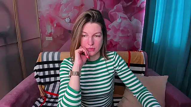 Snapshot of EmilyWalkeri chatting on 02.25.25 EmilyWalkeri online show from 02.25.25