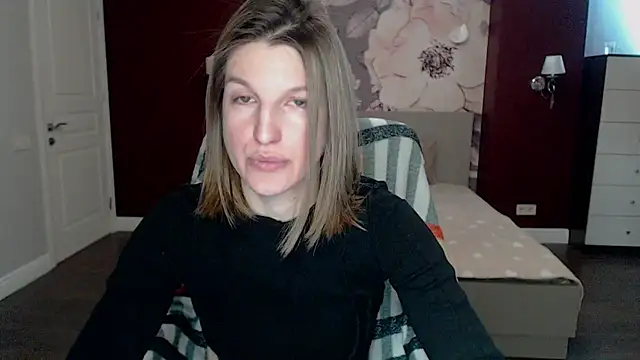 Snapshot of EmilyWalkeri chatting on 03.04.25 EmilyWalkeri online show from 03.04.25