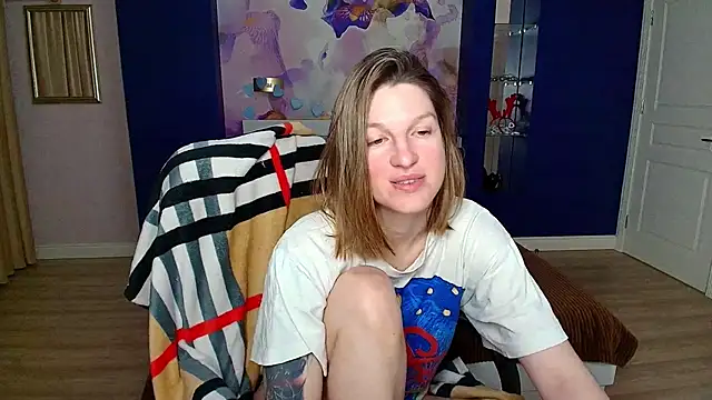 Snapshot of EmilyWalkeri chatting on 03.08.25 EmilyWalkeri online show from 03.08.25