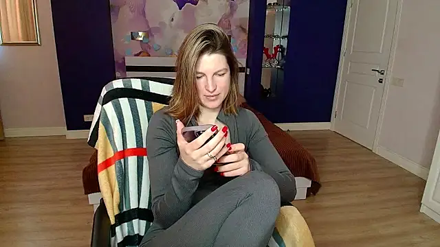 Snapshot of EmilyWalkeri chatting on 03.09.25 EmilyWalkeri online show from 03.09.25