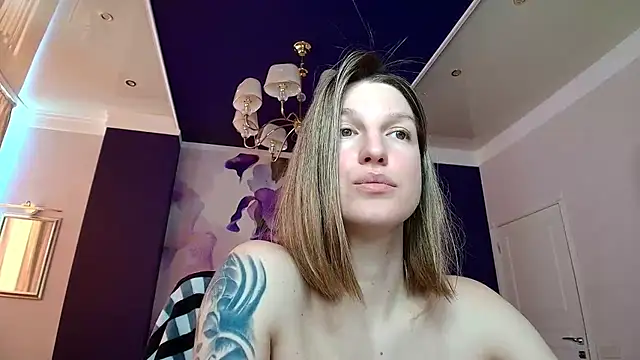 Snapshot of EmilyWalkeri chatting on 03.10.25 EmilyWalkeri online show from 03.10.25