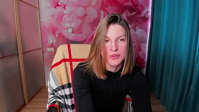 Snapshot of EmilyWalkeri chatting on 03.16.25 EmilyWalkeri online show from 03.16.25