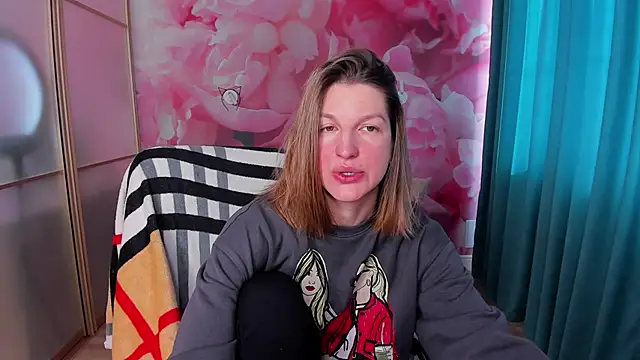 Snapshot of EmilyWalkeri chatting on 03.21.25 EmilyWalkeri online show from 03.21.25