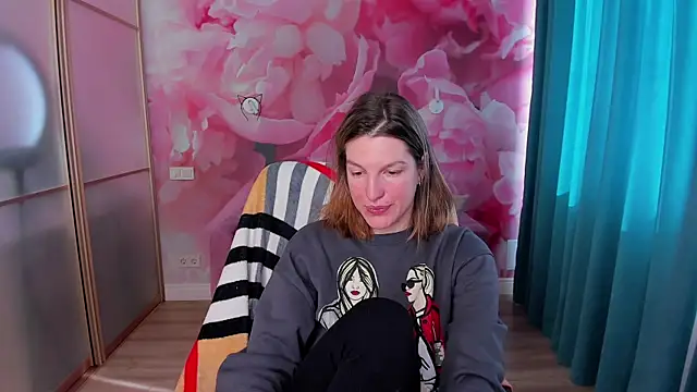 Snapshot of EmilyWalkeri chatting on 03.21.25 EmilyWalkeri online show from 03.21.25