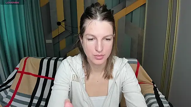 Snapshot of EmilyWalkeri chatting on 10.13.25 EmilyWalkeri online show from 10.13.25