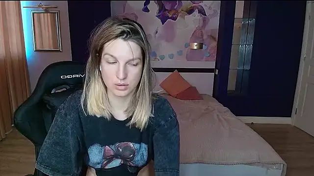 Snapshot of EmilyWalkeri chatting on 06.28.26 EmilyWalkeri online show from 06.28.26