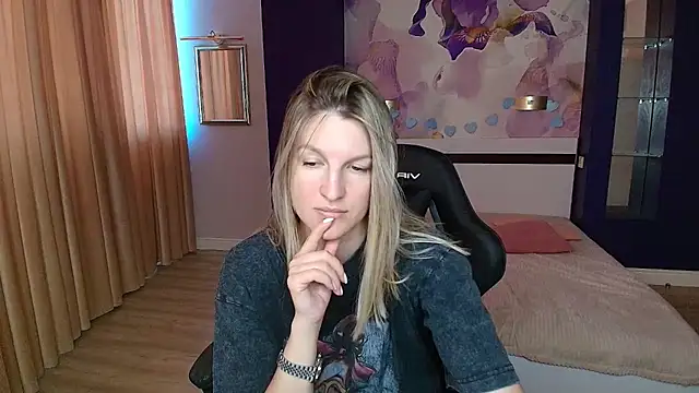 Snapshot of EmilyWalkeri chatting on 07.12.26 EmilyWalkeri online show from 07.12.26