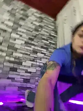 Snapshot of cindy_love2 chatting on 01.04.25 cindy love2 online show from 01.04.25