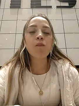 Snapshot of cindy_love2 chatting on 03.06.25 cindy love2 online show from 03.06.25