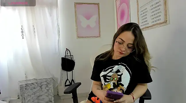 Snapshot of cindy_love2 chatting on 03.11.25 cindy love2 online show from 03.11.25