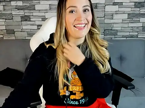 Snapshot of cindy_love2 chatting on 09.24.25 cindy love2 online show from 09.24.25