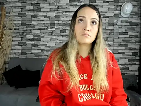 Snapshot of cindy_love2 chatting on 10.02.25 cindy love2 online show from 10.02.25