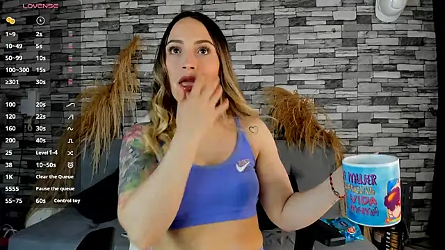 Snapshot of cindy_love2 chatting on 10.06.25 cindy love2 online show from 10.06.25