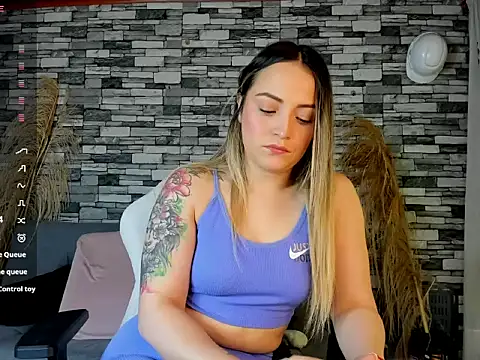 Snapshot of cindy_love2 chatting on 10.08.25 cindy love2 online show from 10.08.25