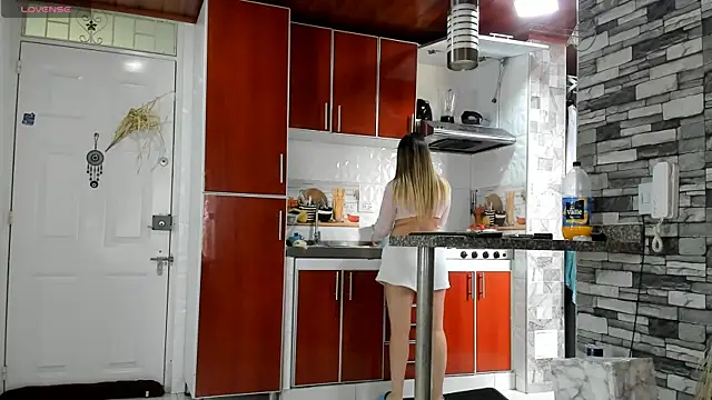 Snapshot of cindy_love2 chatting on 10.14.25 cindy love2 online show from 10.14.25