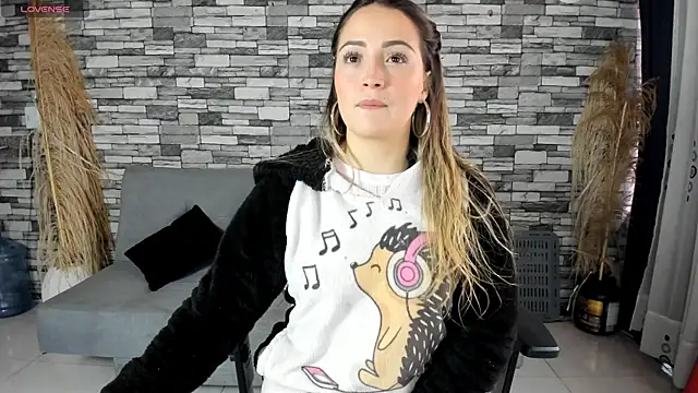 Snapshot of cindy_love2 chatting on 10.16.25 cindy love2 online show from 10.16.25