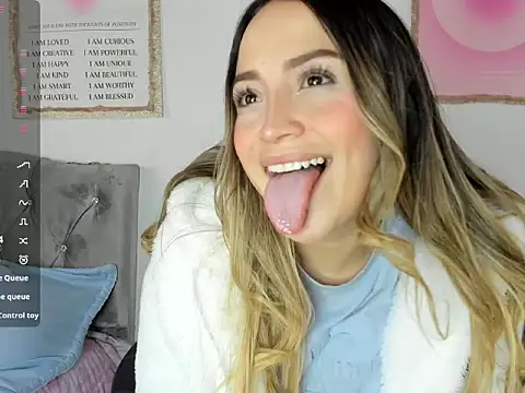 Snapshot of cindy_love2 chatting on 11.16.25 cindy love2 online show from 11.16.25