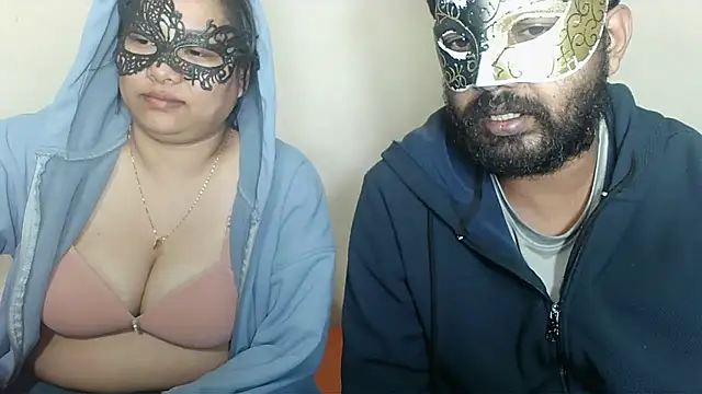 Snapshot of Cutehornycouples chatting on 11.29.25 Cutehornycouples online show from 11.29.25