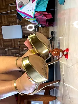 Snapshot of Cristina_Vanegas631 chatting on 12.13.25 Cristina Vanegas631 online show from 12.13.25