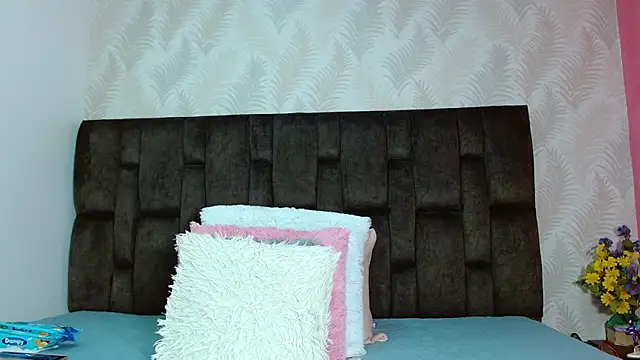 JuanitaDelMar online show from 09.30.25