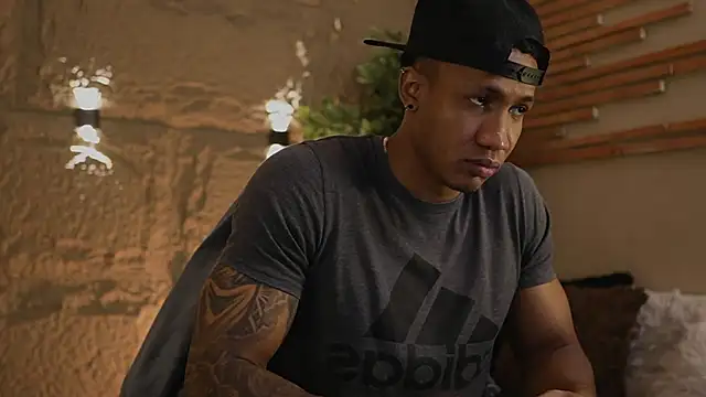 Logan Varela online show from 01.08.26